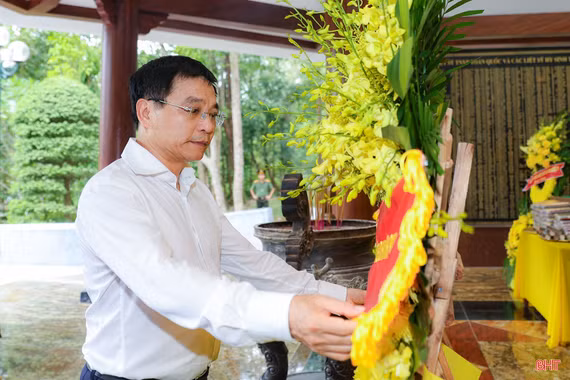 Tiếp tục phát huy truyền thống tốt đẹp, xây dựng đất nước phồn vinh