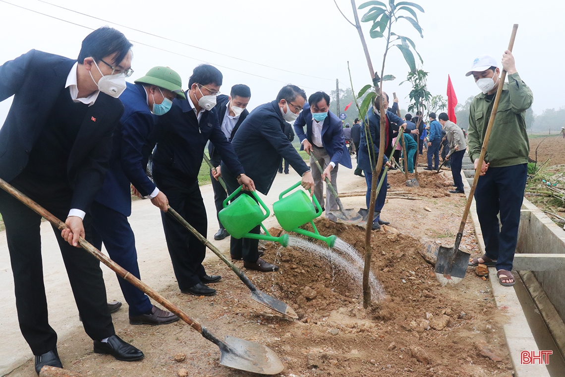 Bí thư Tỉnh ủy Hà Tĩnh phát động trồng cây đầu xuân Nhâm Dần