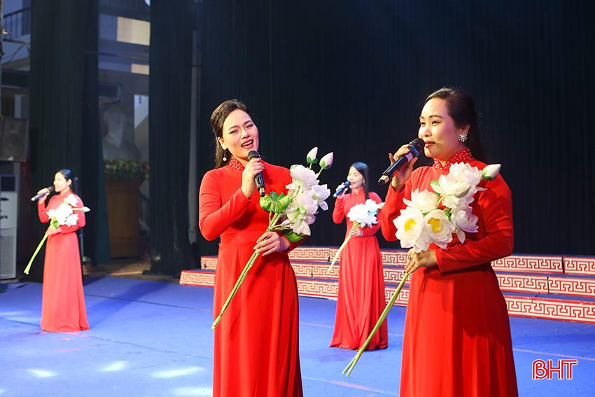 Top ca nữ "Về Làng Sen mùa sen". bqbht_br_a2.jpg