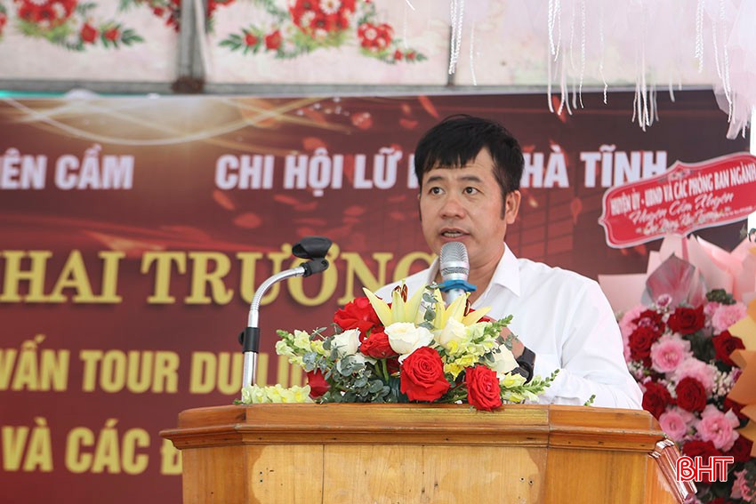 Ông Phạm Văn Tuấn - Trưởng ban Quản lý KDL Thiên Cầm khai mạc buổi lễ. bqbht_br_a2.jpg