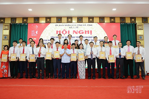 Miệt mài cống hiến, 71 tập thể, cá nhân ngành Y tế Hà Tĩnh được tôn vinh ảnh 6 Miệt mài cống hiến, 71 tập thể, cá nhân ngành Y tế Hà Tĩnh được tôn vinh