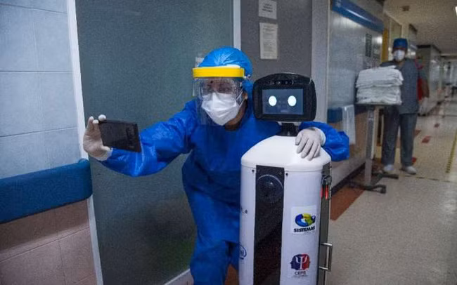 Độc đáo, Robot chăm sóc bệnh nhân Covid-19 “cô đơn” ở Mexico
