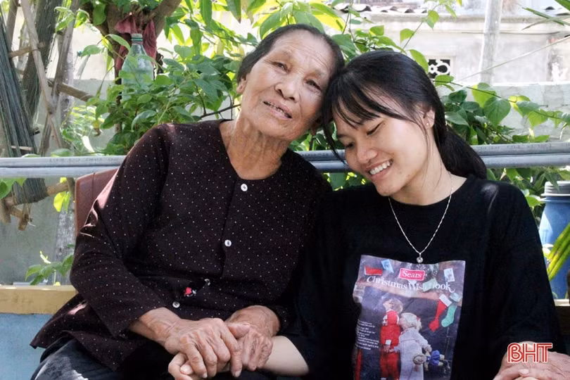 Nữ sinh Hà Tĩnh giành 28,5 điểm khối C: Học ngày học đêm sau 2 tháng thử làm công nhân