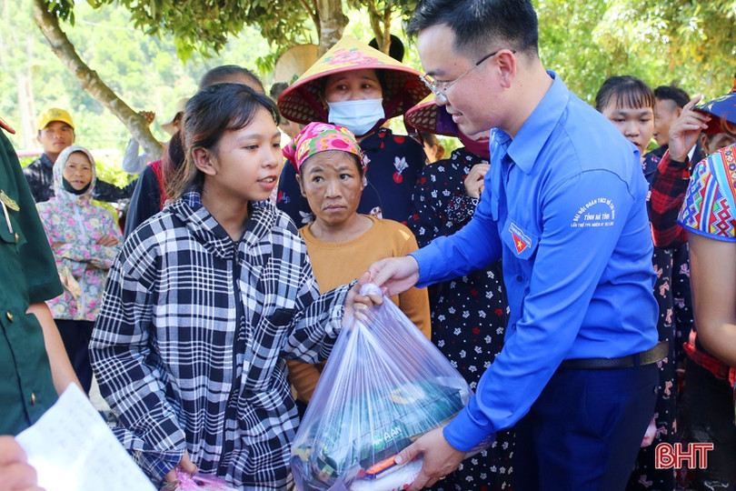 Bản Rào tre rộn ràng ngày Tết Lấp lỗ