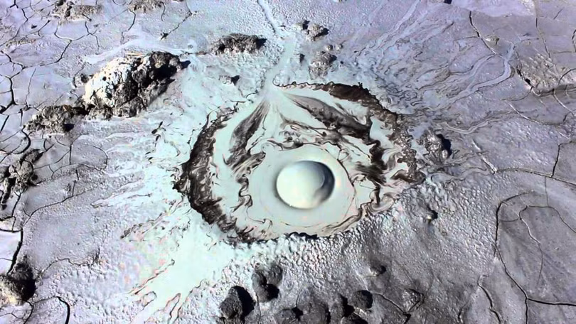 Ngọn núi lửa có hình mắt người khổng lồ