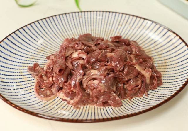 Cuối tuần làm tim heo xào nấm chỉ mất vài phút nhưng cả nhà đều thích