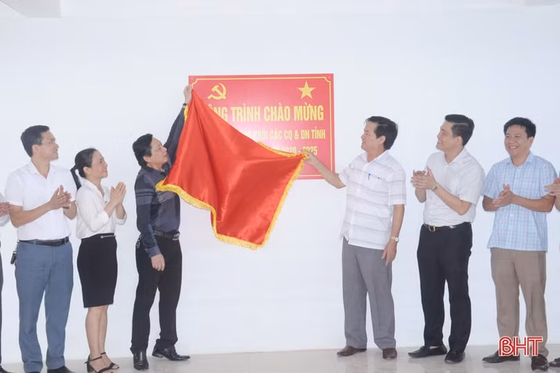 Các tầng lớp Nhân dân Hà Tĩnh ra sức thi đua chào mừng Đại hội Đảng bộ tỉnh