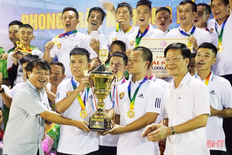 New Forcus vô địch “Giải Bóng đá nam phong trào TP Hà Tĩnh mở rộng lần thứ nhất”