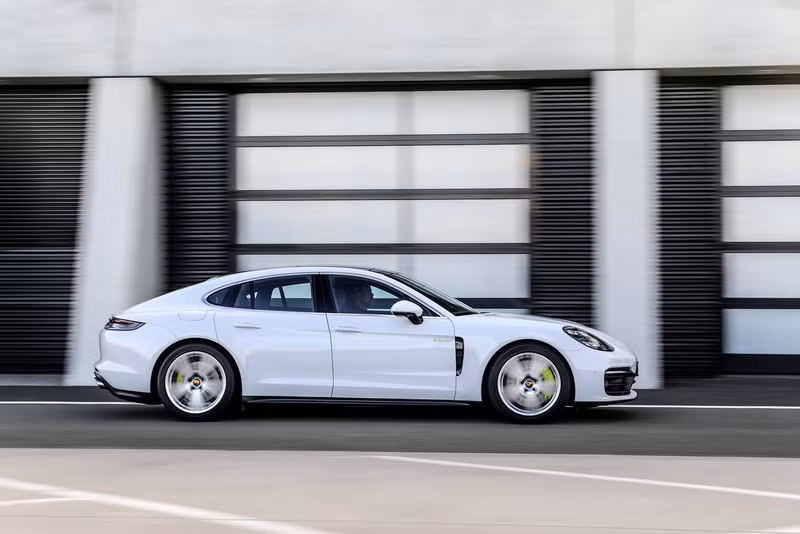 Porsche Panamera 2021 nâng cấp động cơ và công nghệ