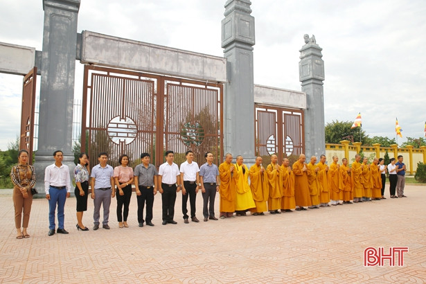 Thượng cờ Tổ quốc tại một số cơ sở tôn giáo ở Hà Tĩnh