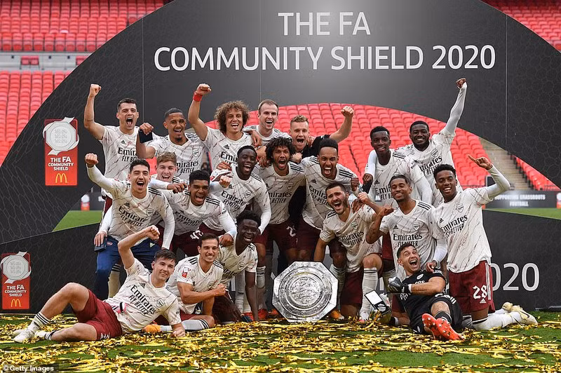 Liverpool 2 năm liên tiếp lỗi hẹn Siêu cúp Anh theo cùng kịch bản