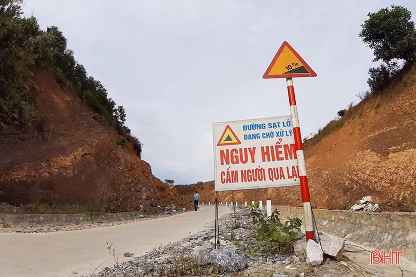 Khắc phục 23 điểm sạt lở trên tuyến đường Phúc Trạch - Hương Liên