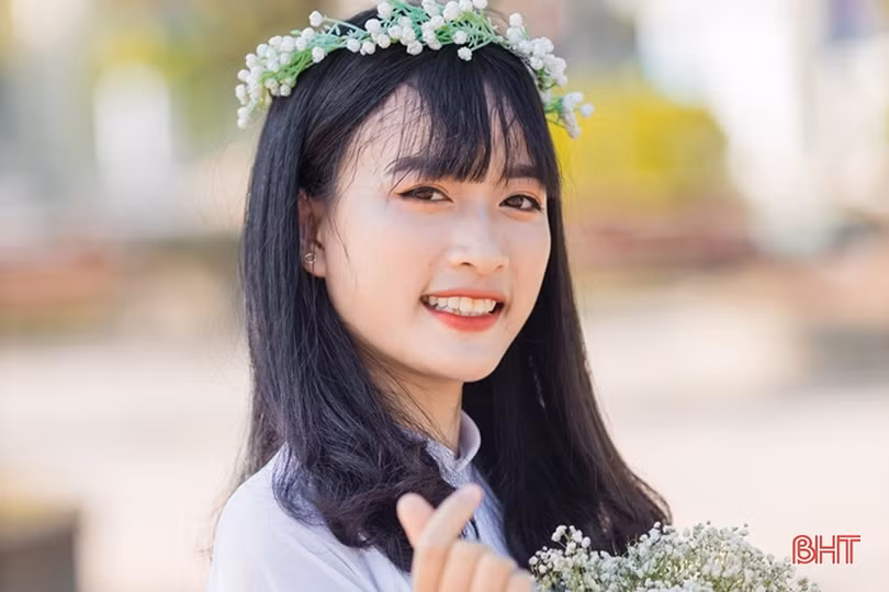 Vừa được kết nạp Đảng, nữ sinh trường huyện trở thành 1 trong 3 thí sinh đạt điểm khối C cao nhất Hà Tĩnh