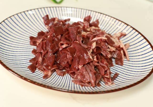 Cuối tuần làm tim heo xào nấm chỉ mất vài phút nhưng cả nhà đều thích