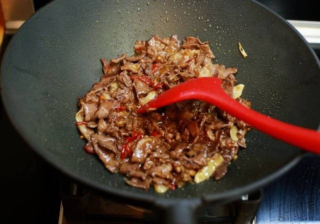 Cuối tuần làm tim heo xào nấm chỉ mất vài phút nhưng cả nhà đều thích