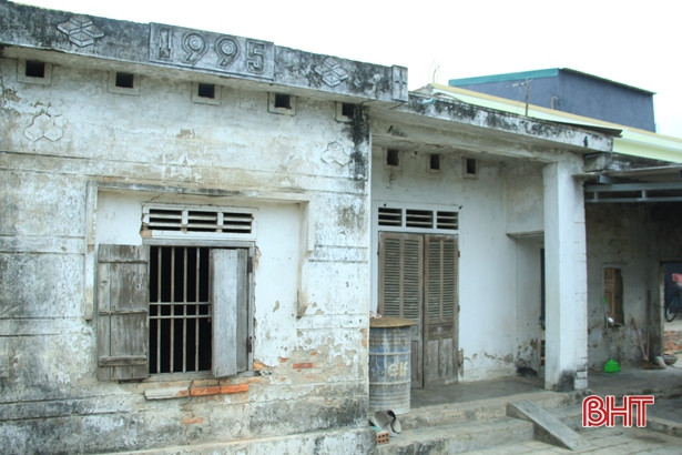 Bàn giao nhà tình nghĩa cho 2 hộ cận nghèo ở Nghi Xuân