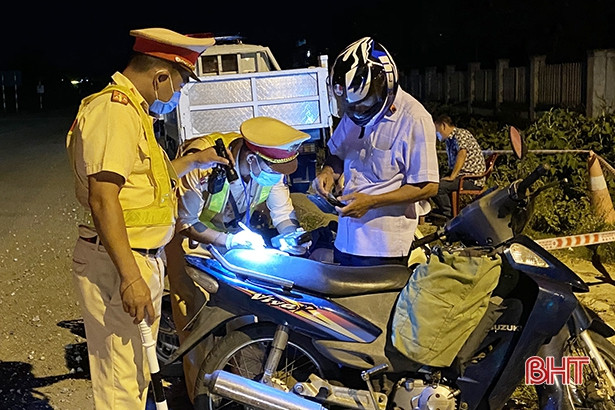 45 ngày, Công an TX Hồng Lĩnh tước 51 bằng lái vi phạm nồng độ cồn