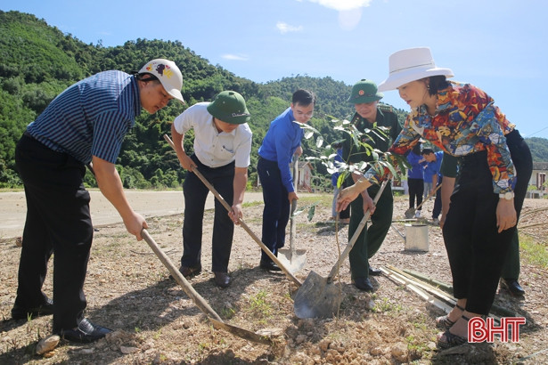 Bản Rào tre rộn ràng ngày Tết Lấp lỗ