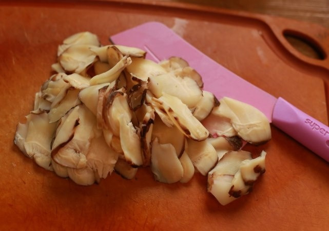 Cuối tuần làm tim heo xào nấm chỉ mất vài phút nhưng cả nhà đều thích