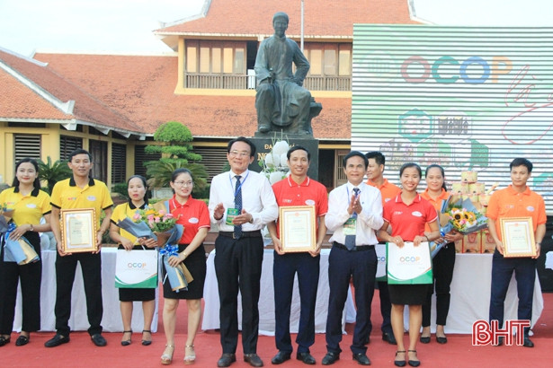 Xuân Yên và Xuân Viên đạt giải nhất cuộc thi “OCOP là gì?”