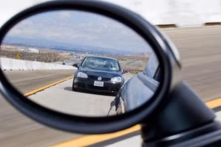 Những tình huống giao thông tài xế không nên cố vượt