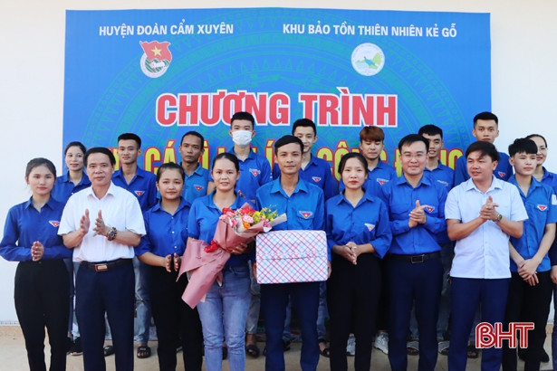Tuổi trẻ Cẩm Xuyên thả 500 kg cá giống về Khu Bảo tồn thiên nhiên Kẻ Gỗ