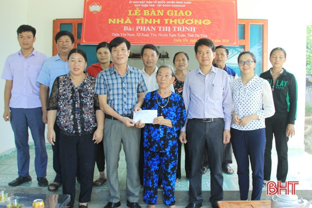 Bàn giao nhà tình thương cho 3 hộ nghèo Nghi Xuân