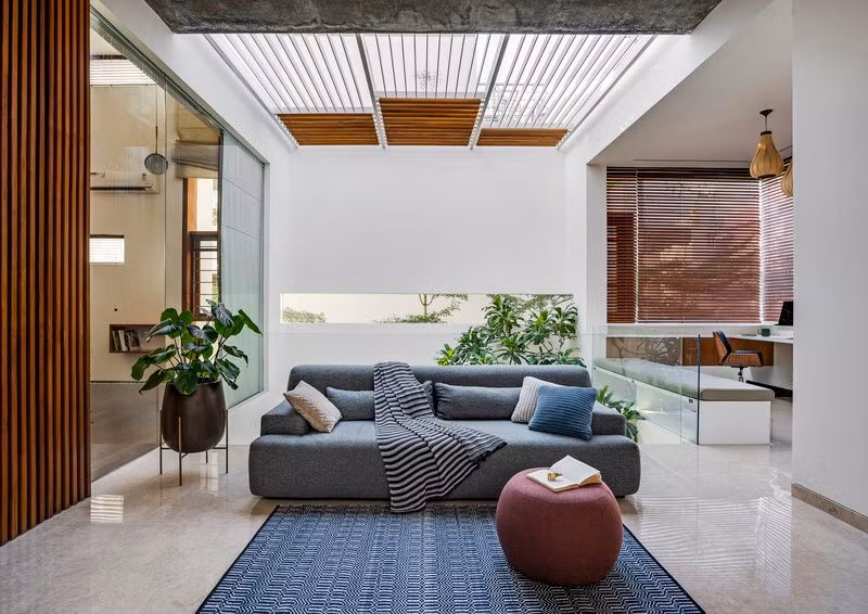 Biệt thự 3 tầng độc đáo với những bức tường nghiêng