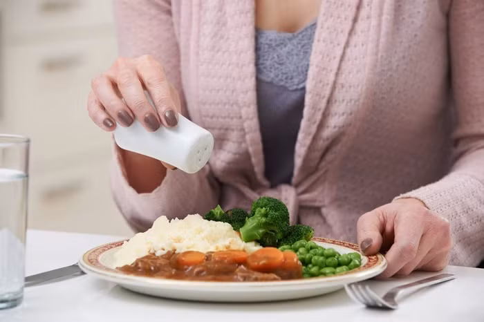 Thời trẻ mà cứ làm 4 điều tưởng không sao này, về già chắc chắn bị cao huyết áp