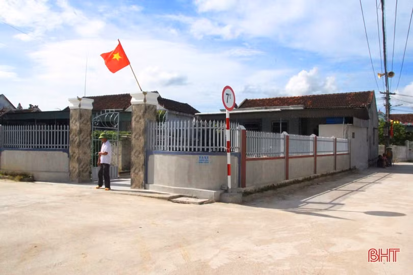 Người thương binh dỡ nhà, hiến đất mở đường ở Hà Tĩnh: “Tôi xem cống hiến của mình như một bông hoa dâng Đảng”