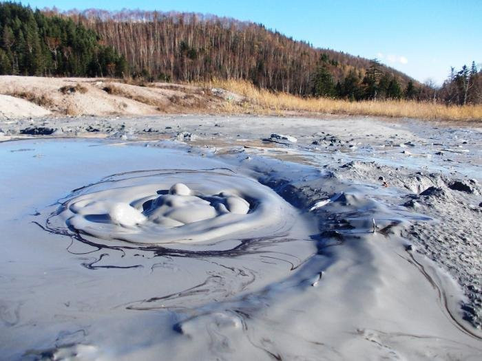 Ngọn núi lửa có hình mắt người khổng lồ