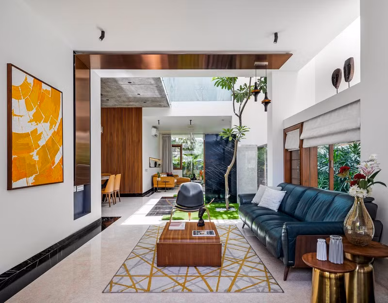 Biệt thự 3 tầng độc đáo với những bức tường nghiêng