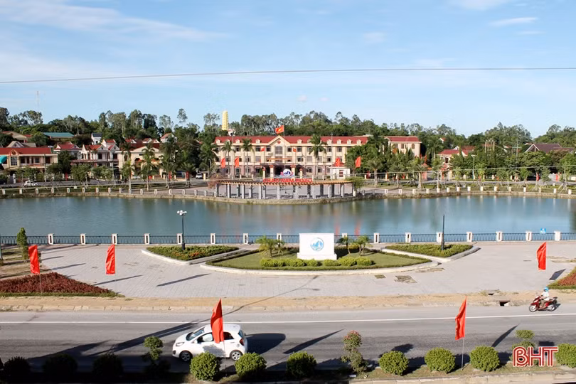 Các tầng lớp Nhân dân Hà Tĩnh ra sức thi đua chào mừng Đại hội Đảng bộ tỉnh