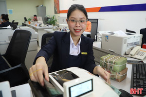 Thị trường tiền gửi “nóng” cuối năm, lãi suất tiết kiệm vượt 7%/năm