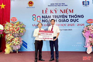 Agribank Chi nhánh Hà Tĩnh tặng 2 tỷ đồng cho các trường khắc phục hậu quả bão số 5