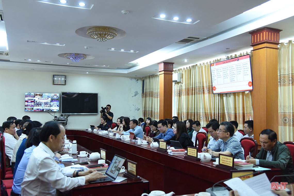 Cán bộ cốt cán Hà Tĩnh tham gia hội nghị trực tuyến toàn quốc triển khai Nghị quyết Đại hội XIII của Đảng