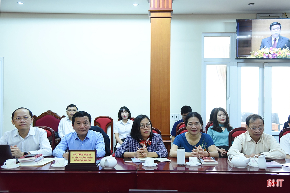 Cán bộ cốt cán Hà Tĩnh tham gia hội nghị trực tuyến toàn quốc triển khai Nghị quyết Đại hội XIII của Đảng