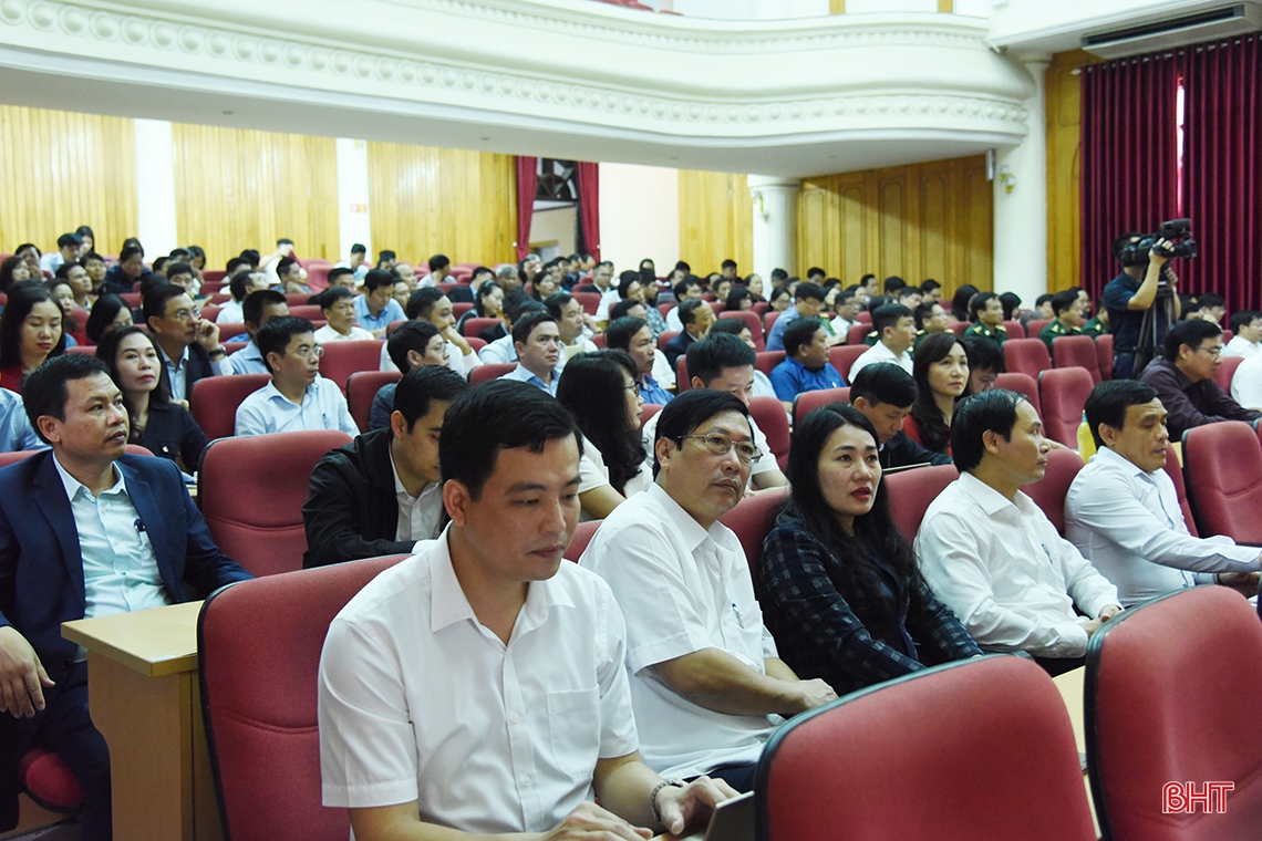 Cán bộ cốt cán Hà Tĩnh tham gia hội nghị trực tuyến toàn quốc triển khai Nghị quyết Đại hội XIII của Đảng