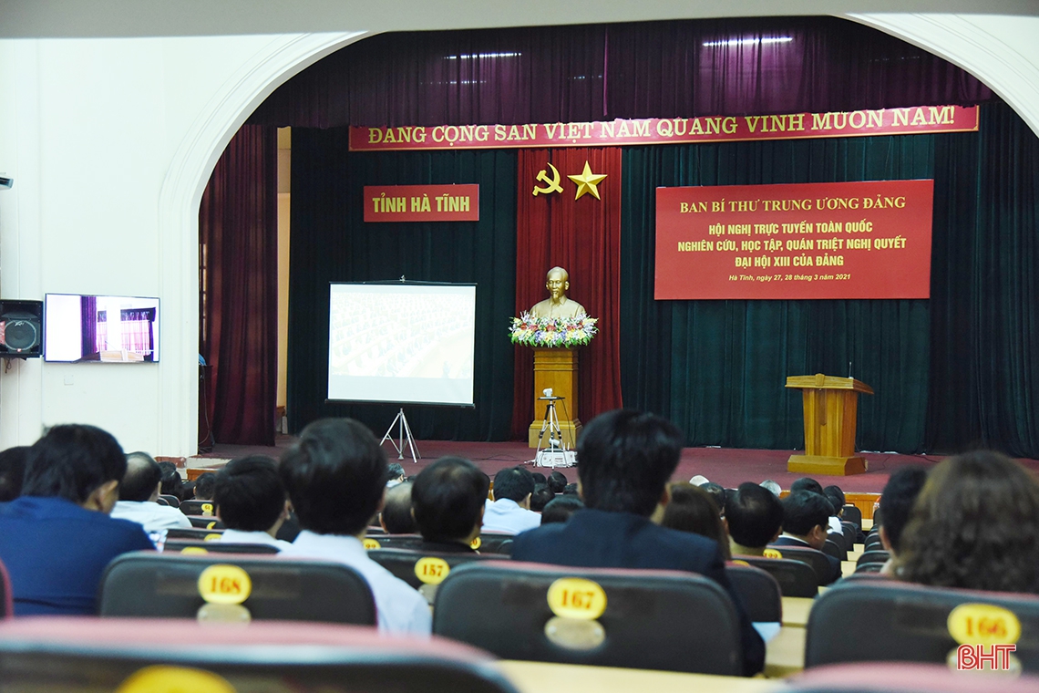 Cán bộ cốt cán Hà Tĩnh tham gia hội nghị trực tuyến toàn quốc triển khai Nghị quyết Đại hội XIII của Đảng