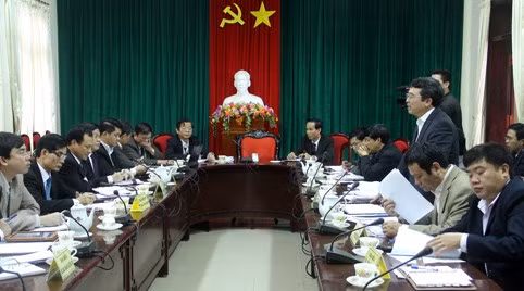 Thứ trưởng Bộ Công thương Hoàng Quốc Vượng đánh giá cao sự nỗ lực vượt qua khó khăn và giành kết quả khá trong phát triển KT-XH và đặc biệt là các chính sách, kết quả thu hút đầu tư của tỉnh