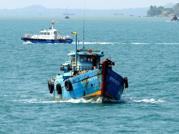 Các tổ đội sản xuất đoàn kết trên biển đảm bảo chủ quyền biển đảo và lợi ích quốc gia - ảnh Internet