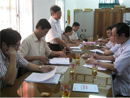 Đoàn kiểm tra của Sở Y tế kiểm tra việc thực hiện quy định nghiêm cấm các hành vi phát hiện, lựa chọn giới tính thai nhi tại Bệnh viện TP Hà Tĩnh.