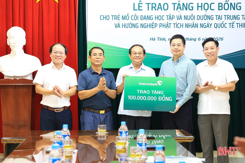 bqbht_br_trao-qua-dt-ok-2.jpg