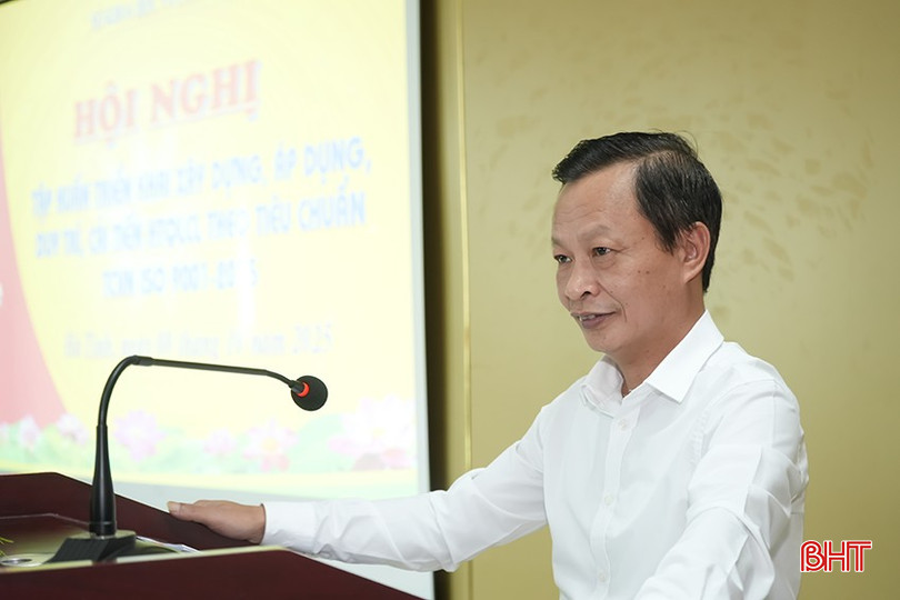 Phát biểu tại hội nghị, Phó Giám đốc Sở Khoa học và Công nghệ Bùi Khắc Bằng đề nghị các đơn vị chủ động rà soát, cập nhật quy trình ISO phù hợp với thực tế hoạt động; tăng cường công tác kiểm tra, đánh giá định kỳ, coi đây là công cụ quan trọng để cải tiến chất lượng phục vụ hành chính công. bqbht_br_8103.png