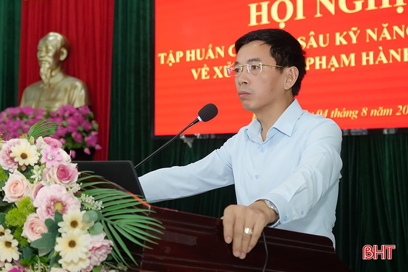 Ông Nguyễn Quốc Tuấn - Giám đốc Sở Tư pháp Hà Tĩnh khai mạc hội nghị. bqbht_br_tuan.jpg