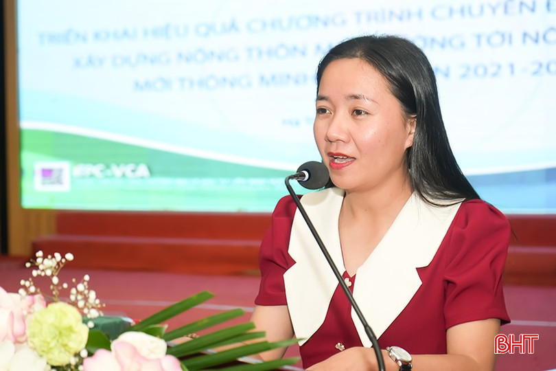 Bà Lê Thị Vân - Giám đốc HTX Nông nghiệp và Dịch vụ Thảo Vân (xã Hương Khê) tham gia đóng góp ý kiến tại hội nghị bqbht_br_1410-uqu.png