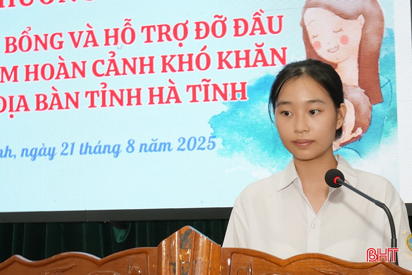 Em Nguyễn Thị Hoài Thương (thôn Quỳnh Sơn, xã Cẩm Lạc) thay mặt các em nhỏ có hoàn cảnh khó khăn phát biểu tại chương trình. bqbht_br_oc-sinhhoc.png