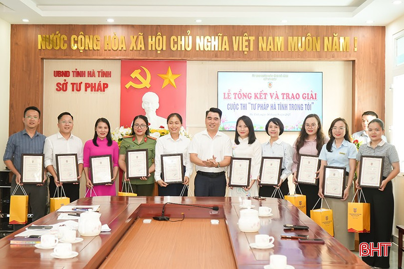 Các tác giả nhận giải Khuyến khích. bqbht_br_khuyen-khich.png