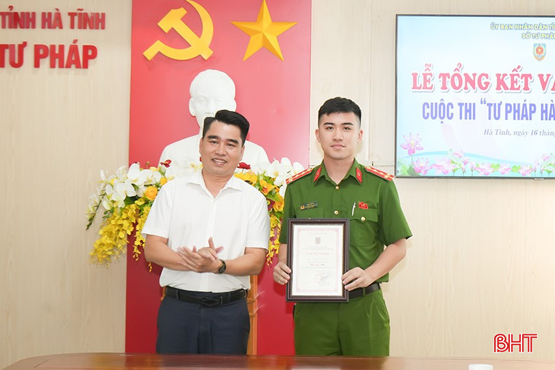 Trao giải Nhì trao cho tác giả Trần Thế Vũ với tác phẩm: "Cảm nhận của bản thân về ngành Tư pháp qua quá trình công tác. bqbht_br_nhi.png