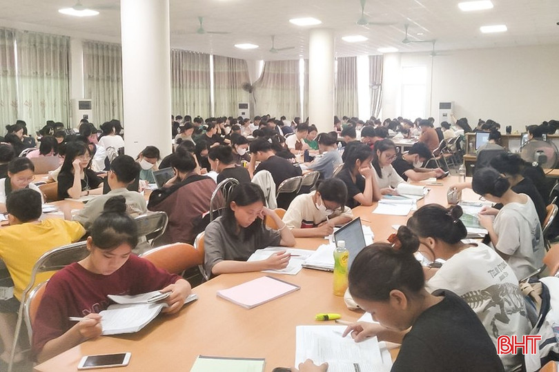 Phòng đọc Thư viện tỉnh thu hút đông giới trẻ đến đọc sách và tra cứu tài liệu học tập. bqbht_br_thu-vien-2.png